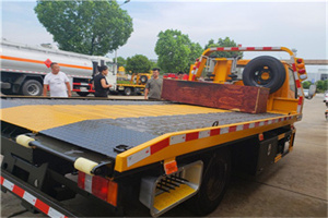 朝天附近拖车电话号码服务